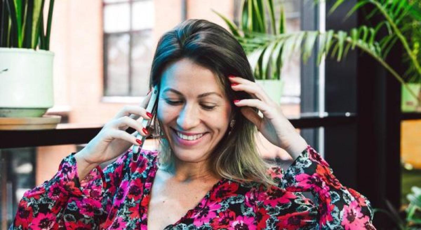 rsz_woman-talking-on-phone-3746938-600x329.jpg