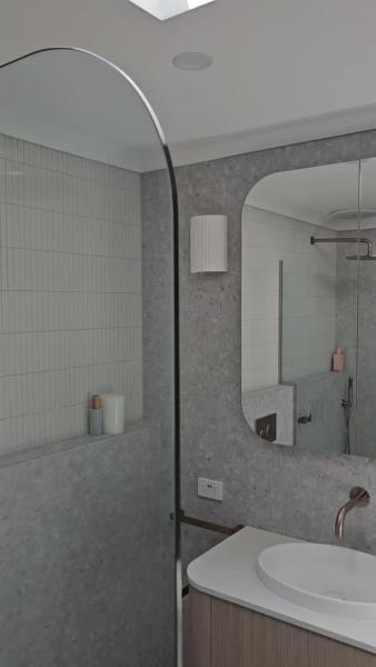It's curvy and we like it (a lot!).
All the curves in this recently completed Beaumaris master ensuite. #champagnetapware #meir #ensuiterenovation